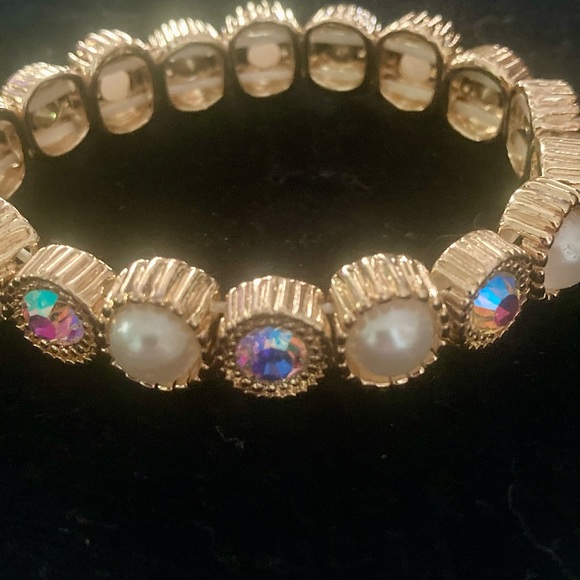 Francesca Adeline Aurora Borealis & Faux Pearl Gold Tone Stretch Bracelet - Picture 3 of 4